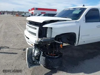 2010 Chevrolet Silverado 1500 LT with VIN 3GCRKSE34AG142638, listed as a IAAI auction lot 41620863 with 330,631 mi miles. Bid and sale history available at carsss.com. Image 6.