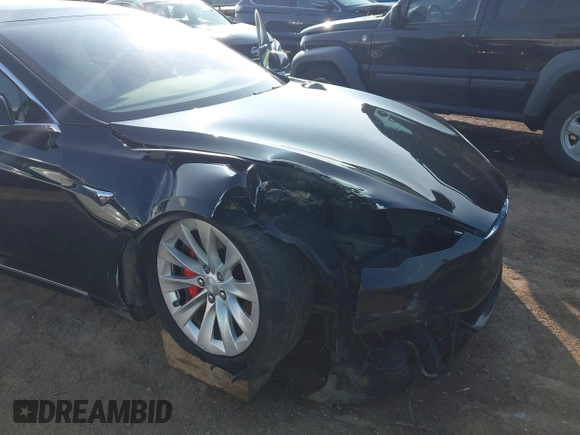 2018 Tesla Model S 75D with VIN 5YJSA1E45JF269282, listed as a IAAI auction lot 42404695 with 251,795 mi miles and . Bid and sale history available at DreamBid. Image 6.