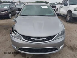 2015 Chrysler 200 C z VIN 1C3CCCCG3FN510258, wystawiony jako IAAI lot #42135949 z przebiegiem 93 993 mil mil oraz . Historia ofert i sprzedaży dostępna na DreamBid. Obrazek 12.