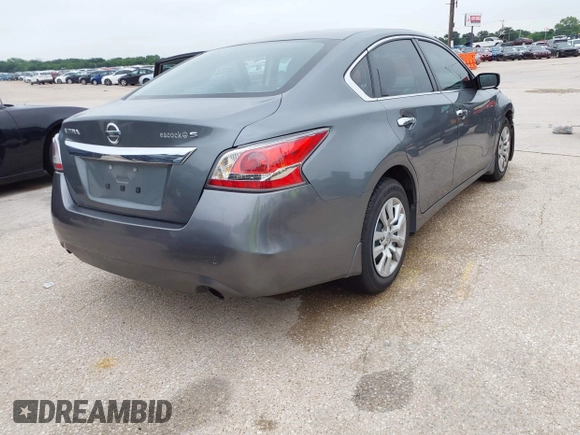 2015 Nissan Altima S with VIN 1N4AL3AP5FN888285, listed as a IAAI auction lot 42130532 with 174,510 mi miles and . Bid and sale history available at carsss.com. Image 4.