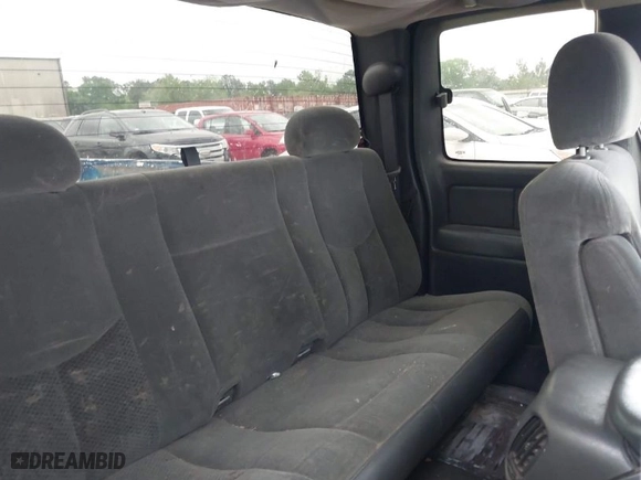 2004 Chevrolet Silverado 1500 LS with VIN 2GCEC19T641261630, listed as a IAAI auction lot 41940454 with 375,129 mi miles. Bid and sale history available at carsss.com. Image 8.