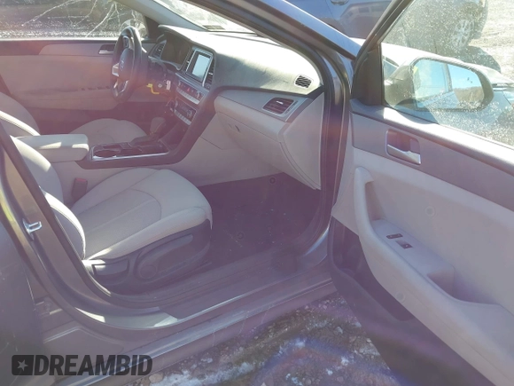 2018 Hyundai Sonata SE with VIN 5NPE24AF5JH679701, listed as a IAAI auction lot 41095174 with 30,579 mi miles and . Bid and sale history available at DreamBid. Image 5.