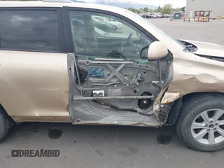 2008 Toyota Highlander Sport z VIN JTEES43A682018882, wystawiony jako IAAI lot #42171070 z przebiegiem 207 448 mil mil oraz . Historia ofert i sprzedaży dostępna na DreamBid. Obrazek 6.