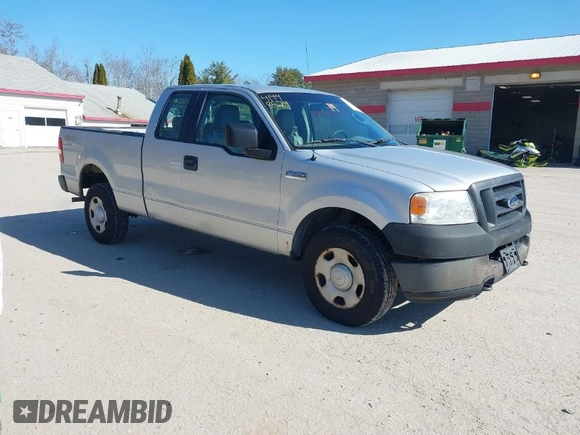 2005 Ford F-150 STX with VIN 1FTRX14W75FB45211, listed as a IAAI auction lot 41998529 with 325,970 mi miles. Bid and sale history available at carsss.com. Image 1.