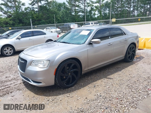 2015 Chrysler 300 Limited z VIN 2C3CCAAG0FH785988, wystawiony jako IAAI lot #42501629 z przebiegiem 176 537 mil mil oraz . Historia ofert i sprzedaży dostępna na DreamBid. Obrazek 17.