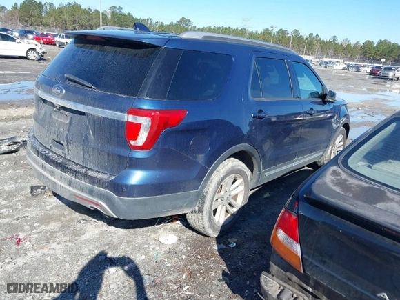 2017 Ford Explorer XLT with VIN 1FM5K7D8XHGB43786, listed as a IAAI auction lot 41758216 with 135,222 mi miles. Bid and sale history available at carsss.com. Image 4.