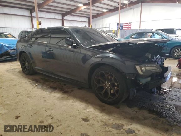 2019 Chrysler 300 S z VIN 2C3CCABG4KH640476, wystawiony jako Copart lot #44200365 z przebiegiem 80 077 mil mil oraz Szkody całkowita. Historia ofert i sprzedaży dostępna na DreamBid. Obrazek 4.