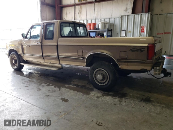1992 Ford F-250 with VIN 1FTHX26MXNKA05058, listed as a Copart auction lot 46181044 with 200,145 mi miles and Salvage title. Bid and sale history available at DreamBid. Image 2.