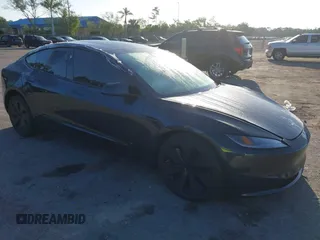 2025 Tesla Model 3 Long Range z VIN 5YJ3E1EA6SF888134, wystawiony jako IAAI lot #42279640 z przebiegiem 6 565 mil mil oraz . Historia ofert i sprzedaży dostępna na DreamBid. Obrazek 1.