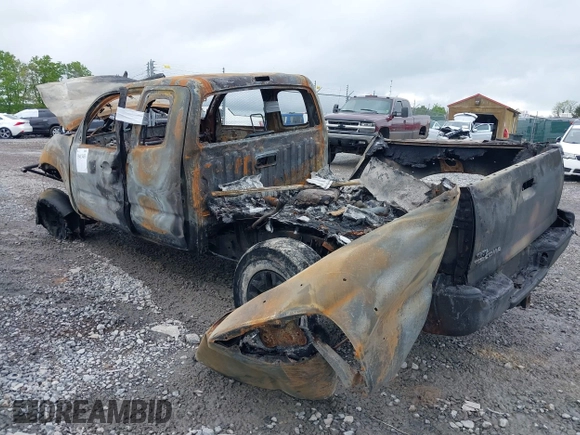 2015 Toyota Tacoma z VIN 5TFUX4EN3FX036158, wystawiony jako IAAI lot #39413433 z przebiegiem 126 878 mil mil oraz . Historia ofert i sprzedaży dostępna na DreamBid. Obrazek 3.