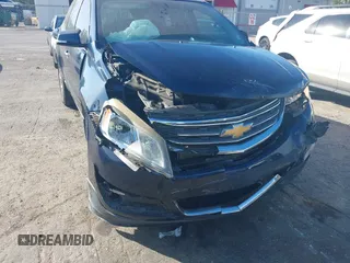 2016 Chevrolet Traverse LT with VIN 1GNKRGKD4GJ307061, listed as a IAAI auction lot 40880472 with 200,802 mi miles. Bid and sale history available at carsss.com. Image 17.