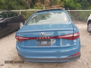 2025 Volkswagen Jetta SE z VIN 3VW7X7BU0SM043351, wystawiony jako IAAI lot #42188268 z przebiegiem 3 643 mil mil oraz . Historia ofert i sprzedaży dostępna na DreamBid. Obrazek 16.