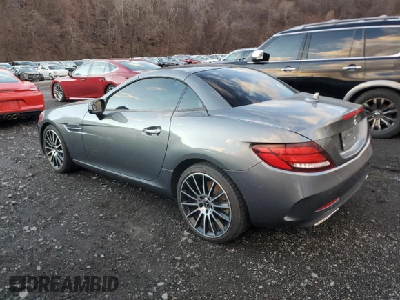2020 Mercedes-Benz SLC 300 z VIN W1KPK3JA0LF172375, wystawiony jako Copart lot #56552705 z przebiegiem 16 831 mil mil oraz Nie do naprawy. Historia ofert i sprzedaży dostępna na DreamBid. Obrazek 2.