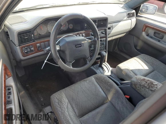 1995 Volvo 960 с VIN YV1KW9617S1025139, выставлен на аукционе Copart как лот 74299394 с пробегом 92 545 миль миль и Списание • Salvage title. История ставок и продаж доступна на DreamBid. Изображение 8.
