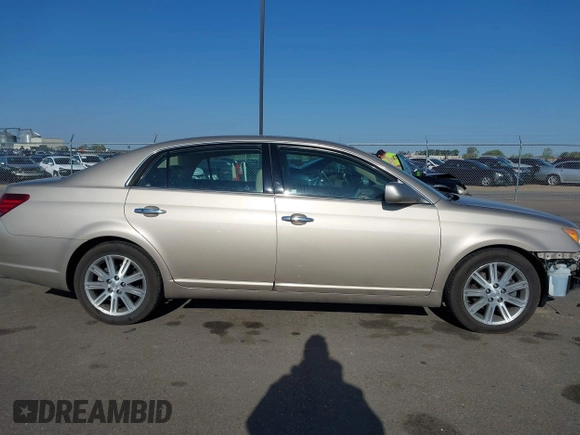 2008 Toyota Avalon XL z VIN 4T1BK36B48U256087, wystawiony jako IAAI lot #42186677 z przebiegiem 191 974 mil mil oraz . Historia ofert i sprzedaży dostępna na DreamBid. Obrazek 14.