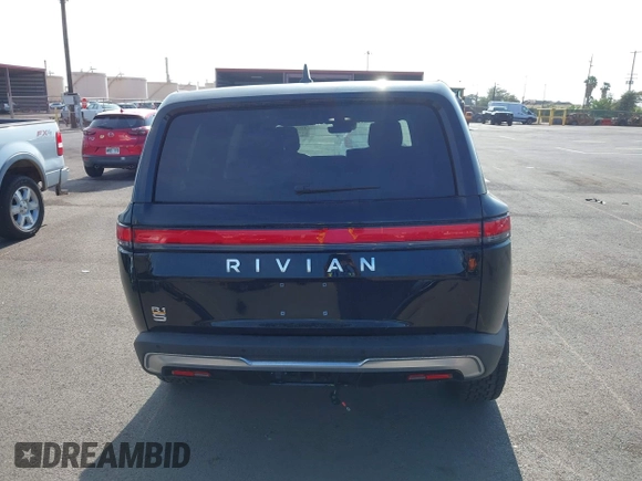 2023 Rivian R1S Adventure z VIN 7PDSGABA8PN020504, wystawiony jako IAAI lot #42025341 z przebiegiem 5989 mil mil oraz . Historia ofert i sprzedaży dostępna na DreamBid. Obrazek 17.