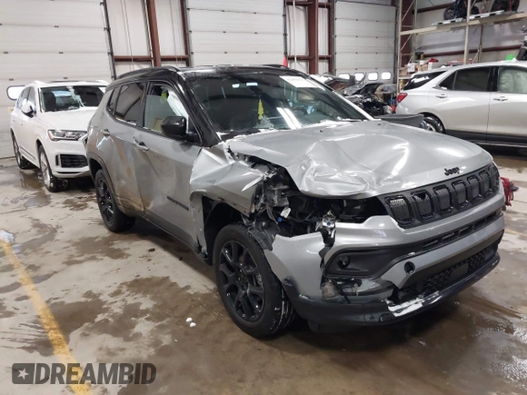 2022 Jeep Compass Latitude with VIN 3C4NJDBB3NT186152, listed as a IAAI auction lot 41402923 with 30,443 mi miles and . Bid and sale history available at DreamBid. Image 6.