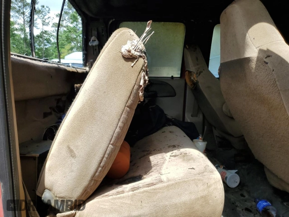 1999 Ford F-250 XL z VIN 1FTNW21F0XEE10216, wystawiony jako Copart lot #55312155 z przebiegiem 366 930 mil mil oraz Szkoda całkowita • Salvage title. Historia ofert i sprzedaży dostępna na DreamBid. Obrazek 10.