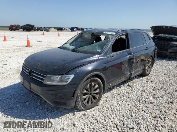 2018 Volkswagen Tiguan S z VIN 3VV1B7AX6JM147216, wystawiony jako Copart lot #52449345 z przebiegiem Nie podano mil oraz Szkoda całkowita • Salvage title. Historia ofert i sprzedaży dostępna na DreamBid. Obrazek 1.