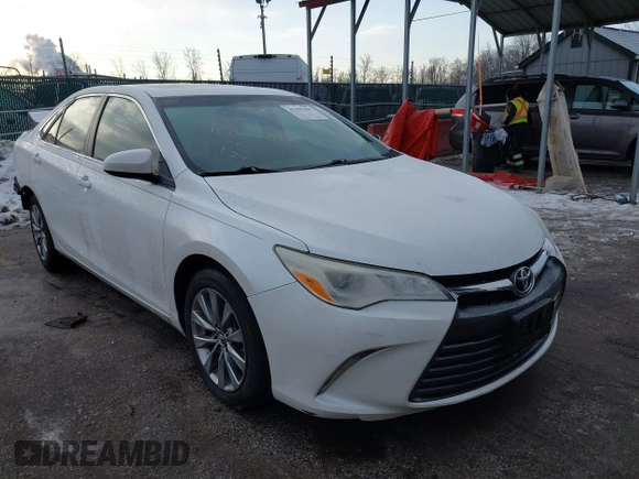 2016 Toyota Camry XSE with VIN 4T1BK1FK2GU570484, listed as a IAAI auction lot 41395359 with 122,852 mi miles. Bid and sale history available at carsss.com. Image 1.