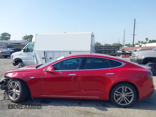 2014 Tesla Model S 60 z VIN 5YJSA1H16EFP42727, wystawiony jako IAAI lot #42544475 z przebiegiem 166 877 mil mil oraz . Historia ofert i sprzedaży dostępna na DreamBid. Obrazek 15.