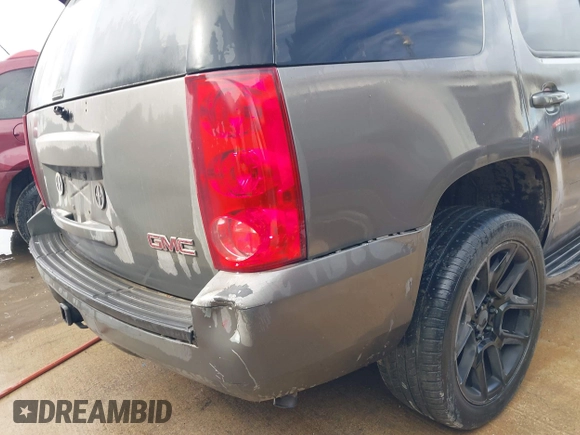 2007 GMC Yukon SLE w/3SA with VIN 1GKFC13C17R346467, listed as a IAAI auction lot 41425793 with 252,934 mi miles. Bid and sale history available at carsss.com. Image 6.