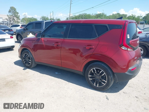 2022 Kia Soul LX with VIN KNDJ23AU9N7825549, listed as a IAAI auction lot 41940946 with 32,453 mi miles. Bid and sale history available at carsss.com. Image 3.
