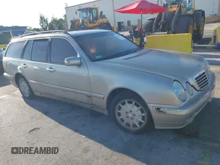 2001 Mercedes-Benz E-Class with VIN WDBJH65J41B225835, listed as a IAAI auction lot 41747129 with 193,071 mi miles. Bid and sale history available at carsss.com. Image 1.
