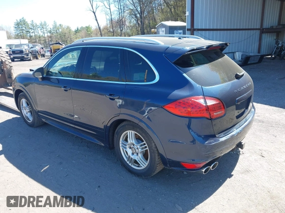2012 Porsche Cayenne S z VIN WP1AB2A27CLA49899, wystawiony jako IAAI lot #42081215 z przebiegiem 147 920 mil mil oraz . Historia ofert i sprzedaży dostępna na DreamBid. Obrazek 3.