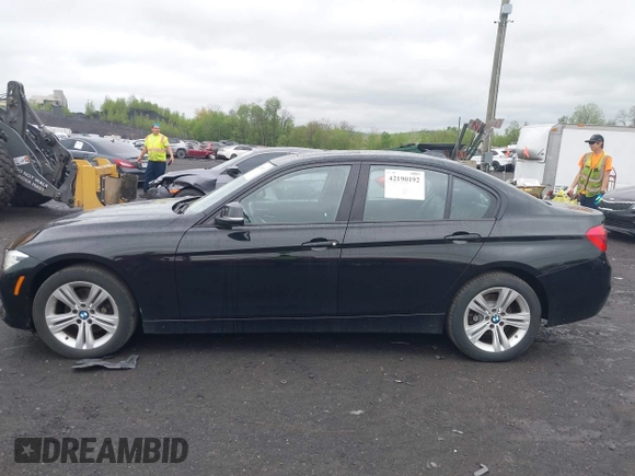 2016 BMW 3 Series 328i xDrive z VIN WBA8E3G5XGNT26311, wystawiony jako IAAI lot #42190192 z przebiegiem 124 516 mil mil oraz . Historia ofert i sprzedaży dostępna na DreamBid. Obrazek 14.