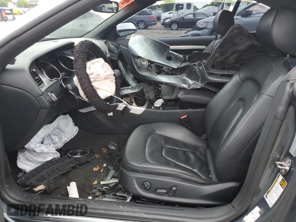 2012 Audi A5 Premium z VIN WAUAFAFH3CN006899, wystawiony jako Copart lot #58744335 z przebiegiem Nie podano mil oraz Szkoda całkowita • Salvage title. Historia ofert i sprzedaży dostępna na DreamBid. Obrazek 7.