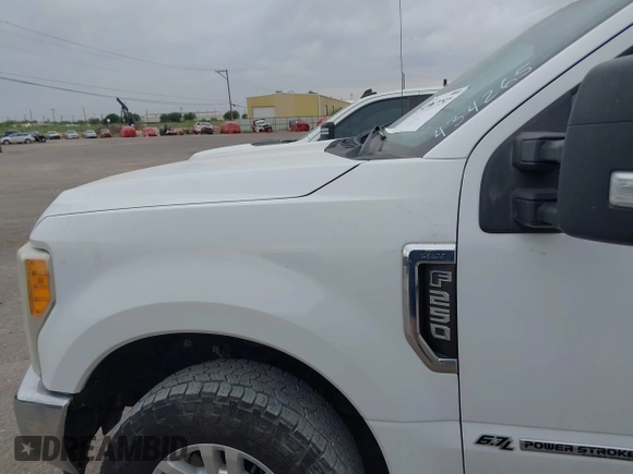 2017 Ford Super Duty F-250 SRW Lariat with VIN 1FT7W2BT7HEE48637, listed as a IAAI auction lot 42067757 with 200,831 mi miles. Bid and sale history available at carsss.com. Image 6.