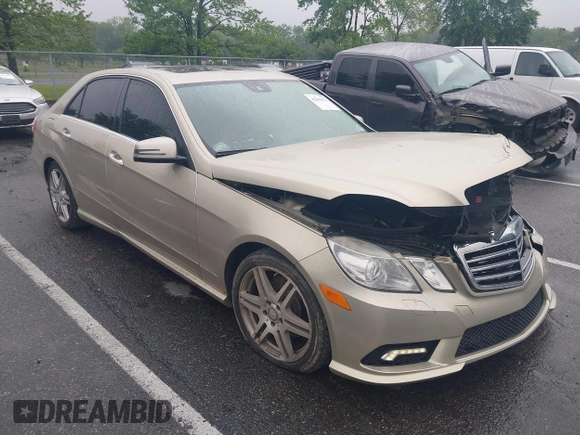 2010 Mercedes-Benz E 350 Luxury z VIN WDDHF8HBXAA082309, wystawiony jako IAAI lot #42333173 z przebiegiem 82 373 mil mil oraz . Historia ofert i sprzedaży dostępna na DreamBid. Obrazek 1.
