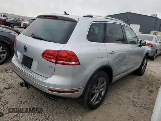 2016 Volkswagen Touareg Sport with VIN WVGEF9BP4GD010645, listed as a Copart auction lot 43271015 with 52,803 mi miles and Salvage Title. Bid and sale history available at DreamBid. Image 3.