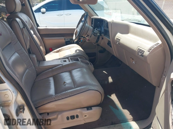 1994 Ford Explorer Eddie Bauer z VIN 1FMDU34X4RUB96329, wystawiony jako IAAI lot #42105903 z przebiegiem 52 719 mil mil oraz . Historia ofert i sprzedaży dostępna na DreamBid. Obrazek 5.