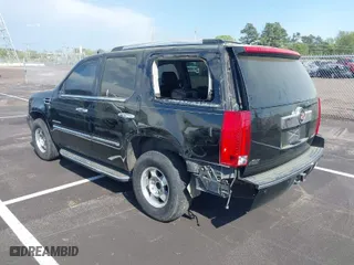 2013 Cadillac Escalade Luxury with VIN 1GYS4BEF6DR162720, listed as a IAAI auction lot 41971364 with 211,396 mi miles. Bid and sale history available at carsss.com. Image 3.