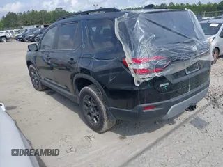 2025 Honda Pilot TrailSport with VIN 5FNYG1H61SB026477, listed as a IAAI auction lot 41471719 with 12,624 mi miles and . Bid and sale history available at DreamBid. Image 3.