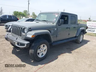 2021 Jeep Gladiator Sport S z VIN 1C6JJTAG9ML538769, wystawiony jako IAAI lot #42078142 z przebiegiem 49 924 mil mil oraz . Historia ofert i sprzedaży dostępna na DreamBid. Obrazek 17.