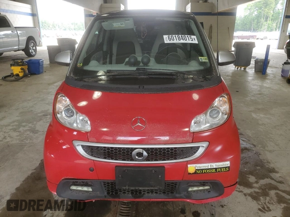 2014 Smart fortwo Passion z VIN WMEEJ9AA3EK792026, wystawiony jako Copart lot #60184015 z przebiegiem Nie podano mil oraz Czysty tytuł • Clean title. Historia ofert i sprzedaży dostępna na DreamBid. Obrazek 5.