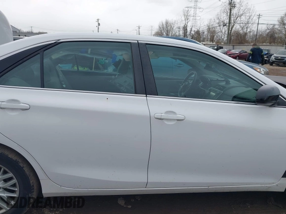 2016 Toyota Camry XLE with VIN 4T1BF1FKXGU227846, listed as a IAAI auction lot 41842937 with 58,146 mi miles. Bid and sale history available at carsss.com. Image 13.