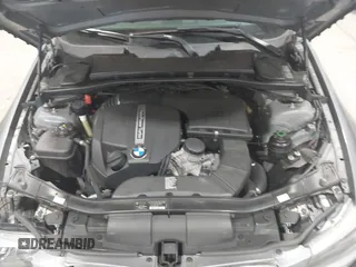 2011 BMW 3 Series 335i xDrive с VIN WBAPL5C57BA919482, выставлен на аукционе IAAI как лот 42531375 с пробегом 82 868 миль миль и . История ставок и продаж доступна на DreamBid. Изображение 10.