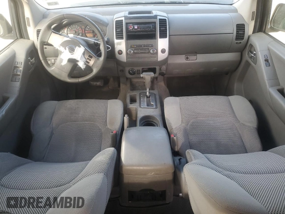 2009 Nissan Frontier SE z VIN 1N6AD09W69C423948, wystawiony jako Copart lot #50600545 z przebiegiem 221 181 mil mil oraz Czysty tytuł • Clean title. Historia ofert i sprzedaży dostępna na DreamBid. Obrazek 8.