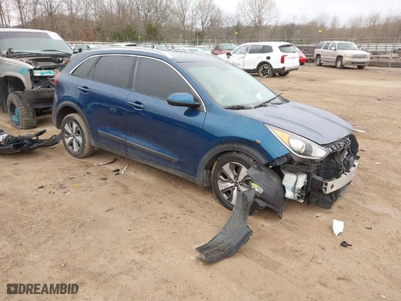 2017 Kia Niro LX with VIN KNDCB3LC4H5070968, listed as a IAAI auction lot 41452474 with 157,475 mi miles. Bid and sale history available at carsss.com. Image 1.