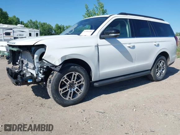 2025 Ford Expedition XLT с VIN 1FMJU1J85SEA23004, выставлен на аукционе IAAI как лот 42395289 с пробегом 1 917 миль миль и . История ставок и продаж доступна на DreamBid. Изображение 23.