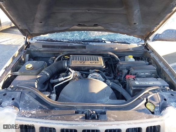 2005 Jeep Grand Cherokee Laredo with VIN 1J4HR48N55C561732, listed as a IAAI auction lot 41349373 with 185,920 mi miles. Bid and sale history available at carsss.com. Image 10.