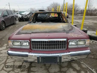 1989 Mercury Grand Marquis GS z VIN 2MEBM74F2KX698022, wystawiony jako Copart lot #44941735 z przebiegiem Nie podano mil oraz Nie do naprawy. Historia ofert i sprzedaży dostępna na DreamBid. Obrazek 10.