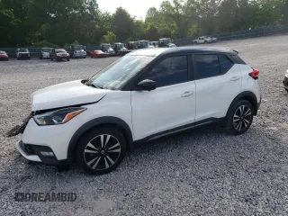 2020 Nissan Kicks SR z VIN 3N1CP5DV8LL477913, wystawiony jako Copart lot #57950245 z przebiegiem 31 009 mil mil oraz Szkoda całkowita • Salvage title. Historia ofert i sprzedaży dostępna na DreamBid. Obrazek 1.
