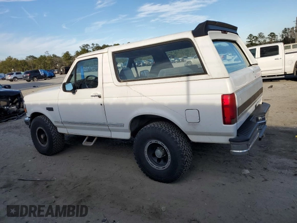 1994 Ford Bronco XL с VIN 1FMEU15N0RLA76670, выставлен на аукционе Copart как лот 46048315 с пробегом 269 968 миль миль и Списание • Salvage title. История ставок и продаж доступна на DreamBid. Изображение 2.