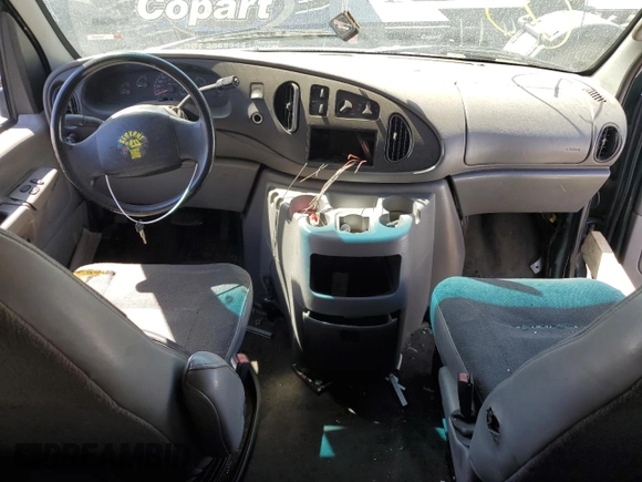 2001 Ford Econoline Wagon XL z VIN 1FBSS31S31HB25585, wystawiony jako Copart lot #46612994 z przebiegiem 145 122 mil mil oraz Nie do naprawy. Historia ofert i sprzedaży dostępna na DreamBid. Obrazek 8.