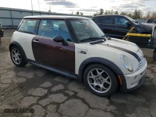 2004 MINI Cooper Hardtop S with VIN WMWRE334X4TD89355, listed as a Copart auction lot 51381075 with 128,293 mi miles and Clean Title. Bid and sale history available at carsss.com. Image 4.